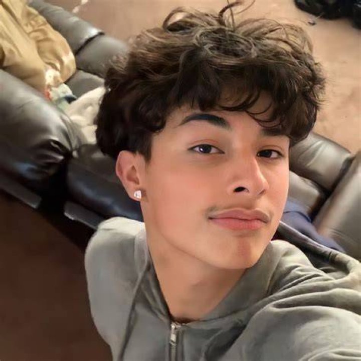 18 year old Mexican male Arthub.ai