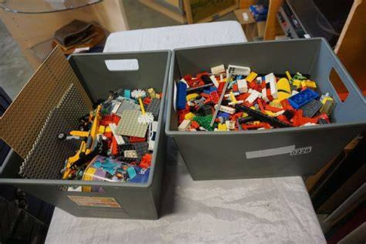 2 BINS OF LEGO Big Valley Auction