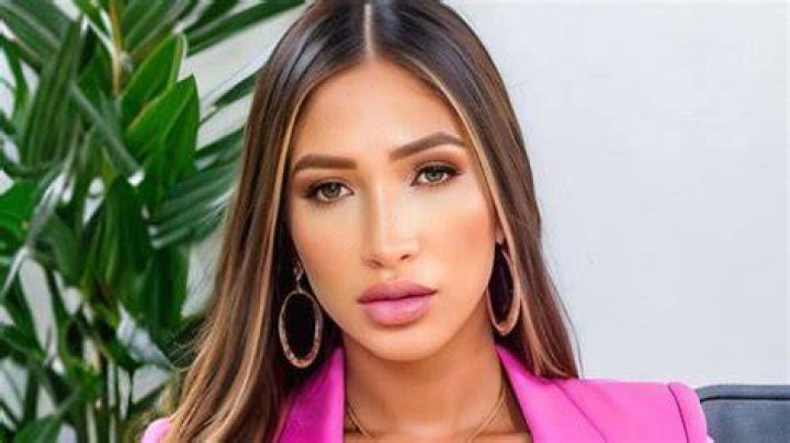 3 fotos de Laury Saavedra que enamoraron a Anuel AA e hicieron que