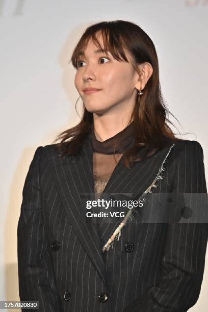 Actress Yui Aragaki and singersongwriter Gen Hoshino to marry The Japan Times