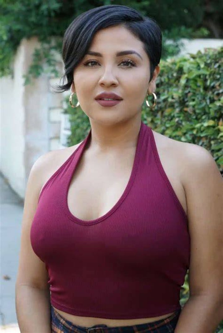 Annie Gonzalez Height,wiki, biography, Age, Boyfriend, Biography, Wiki, Net Worth Annie Gonzalez Height,wiki, biography, Age, Boyfriend, Biography, Wiki, Net Worth