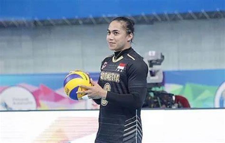 Aprilia Manganang played volleyball for Indonesia's women's side