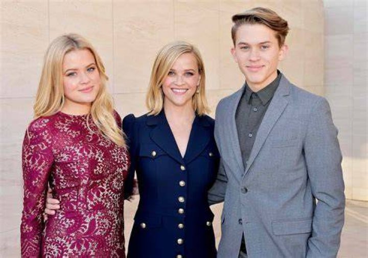 Ava Phillippe, Reese Witherspoon, Deacon Phillippe, Tennessee James Toth and Jim Toth attend the premiere Of Universal Pictures' "Sing" on December 3, 2016 in Los Angeles, California.
