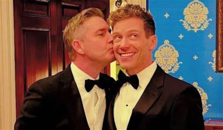 Barrett Foa Gay Bio, Wiki, Age, Height, Wife, Partner, Ren&eacute;e Felice