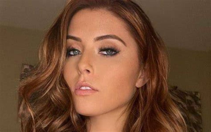 Brandi Lauren showed off her curves to fans in a stunning snap