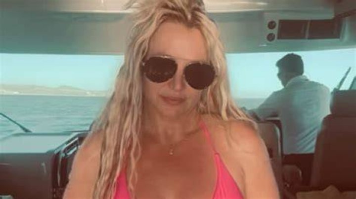 Britney Spears - bikini in water (purple)
