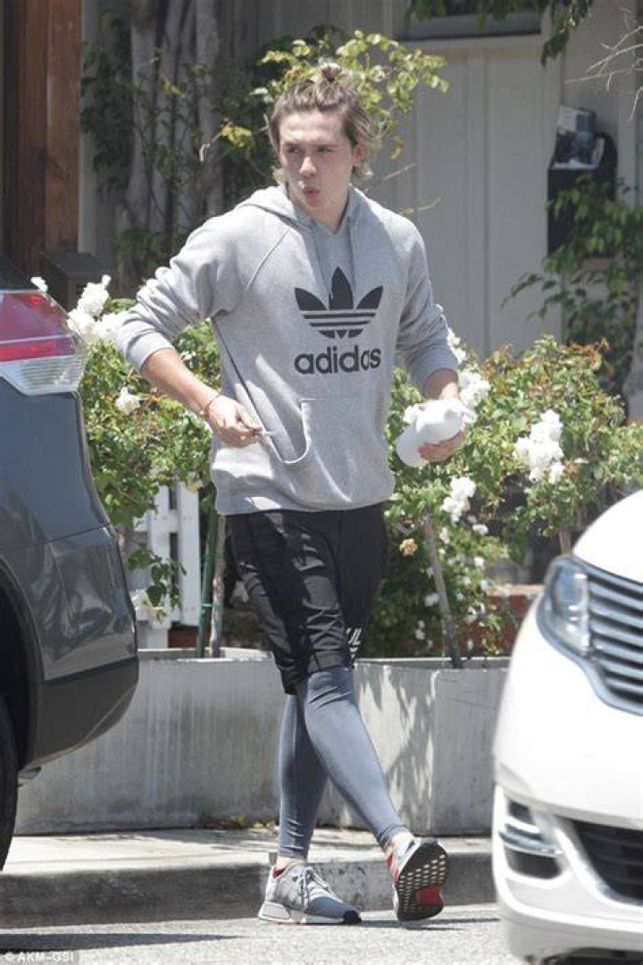 Brooklyn Beckham debuted his new tattoo on his neck