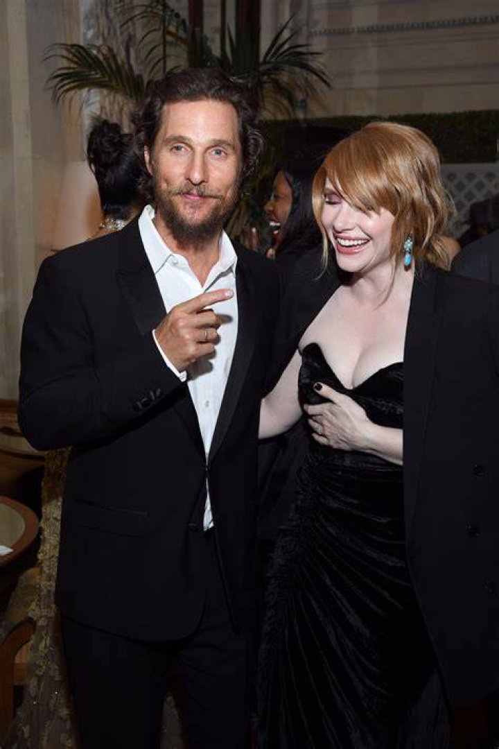 Bryce Dallas Howard and Matthew McConaughey in Gold
