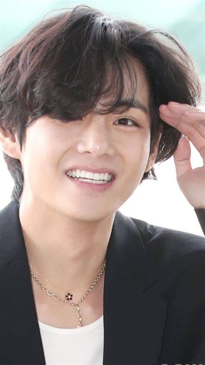 BTS V aka Kim Taehyung is hotness overload in latest photos