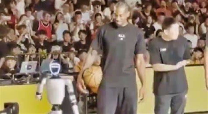 Cameras caught Leonard using his phone ahead of an NBA playoff game against the Phoenix Suns with the device hardly seen from under the forward's fingers