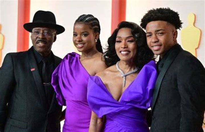 Celebs who brought family members to the 2024 Grammys Gallery
