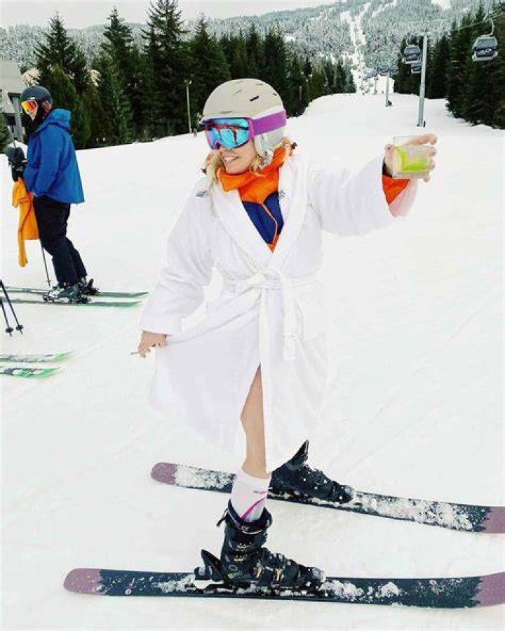 Chelsea Handler Celebrates 46 Skiing Down The Slopes In Her Birthday Suit (Photo Video) The