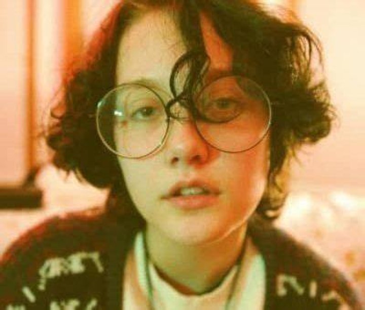 Chloe Moriondo Wiki, Biography, Age, Birthday, Gender, Merch, Sexuality, Boyfriend, Songs, Height