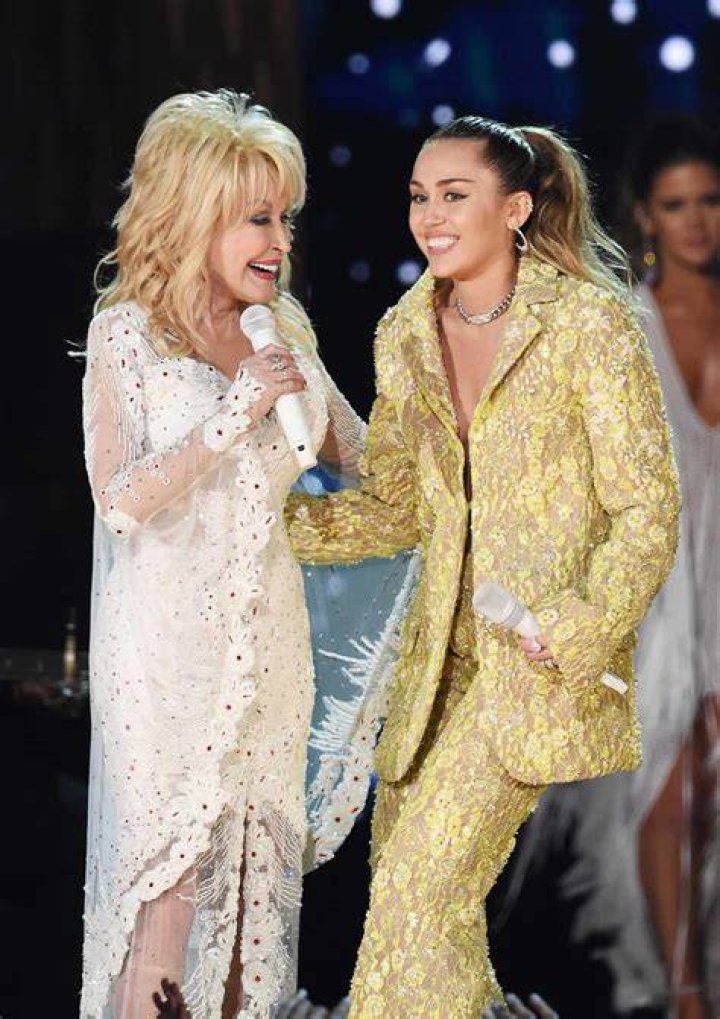 Dolly Parton Says Goddaughter Miley Cyrus New Song Flowers Came From Personal Experience 2