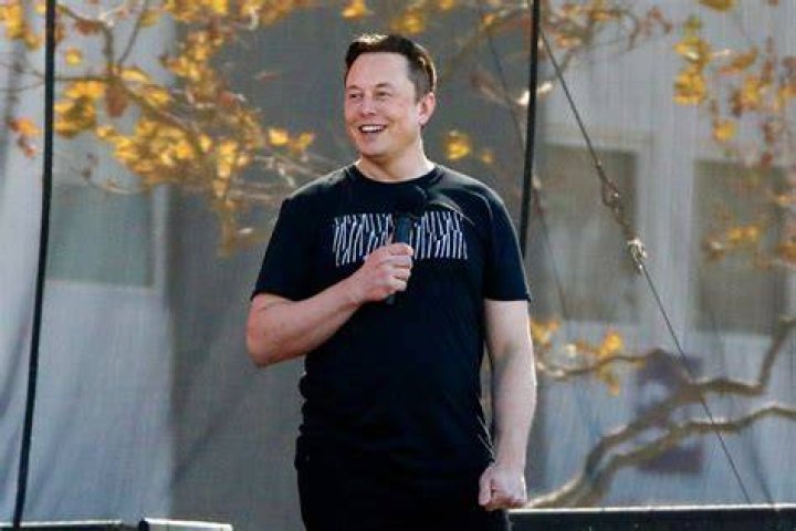 Elon Musk's hilariously awkward rave dance goes viral