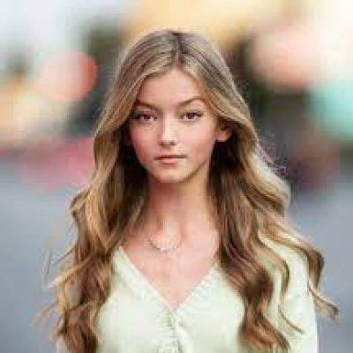 Emily Dobson Bio, Age, Height, Wiki, ? Models Biography