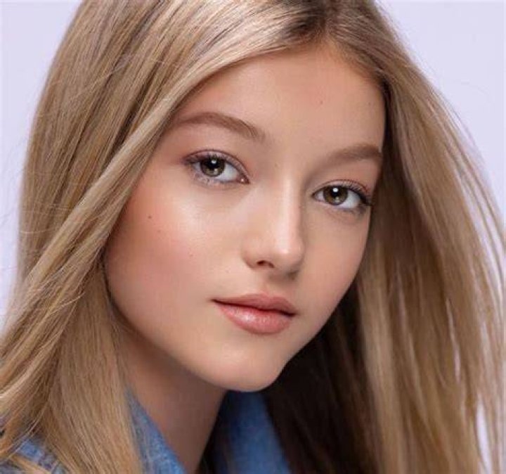 Emily Dobson Girl Web Stars Wiki Fandom