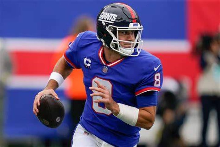 ExNFL star applauds Giants QB Daniel Jones' ability to make plays with limited options "He