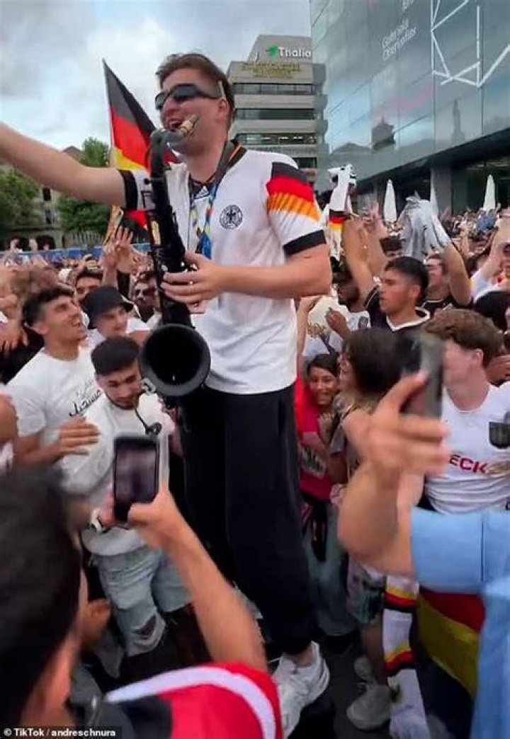 Fans were impressed with his sexy body
