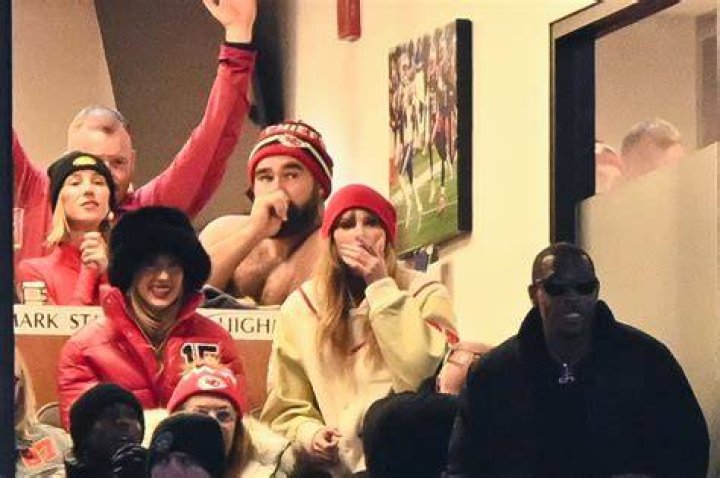 Fans were thrilled to see the couple back together