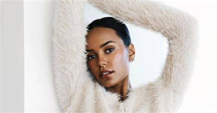 Feature Ava Dash for BCBG