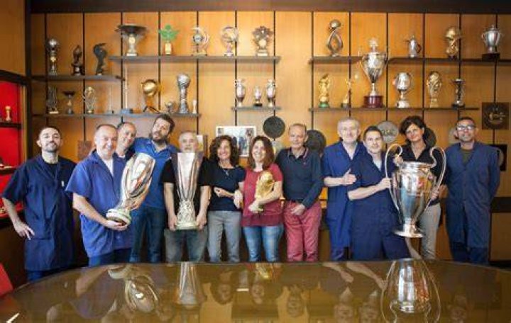 GDE Bertoni are also in charge of restoring the World Cup after the World Cup final trophy presentation