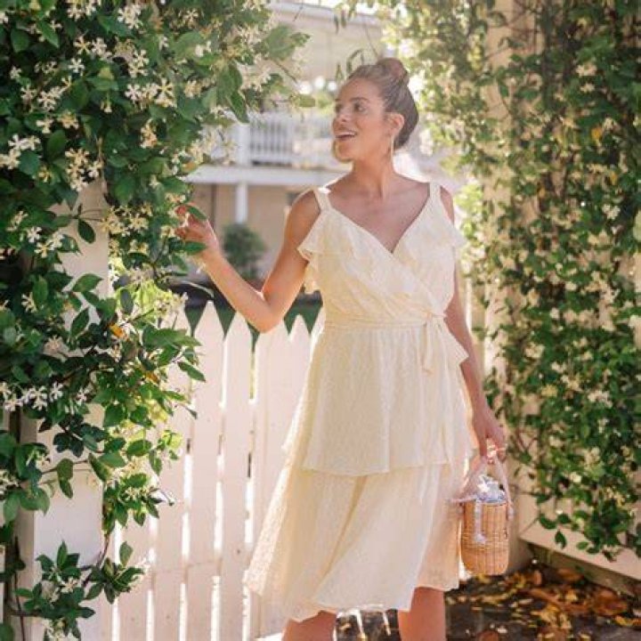 Glam Helena lives a lifestyle to envy