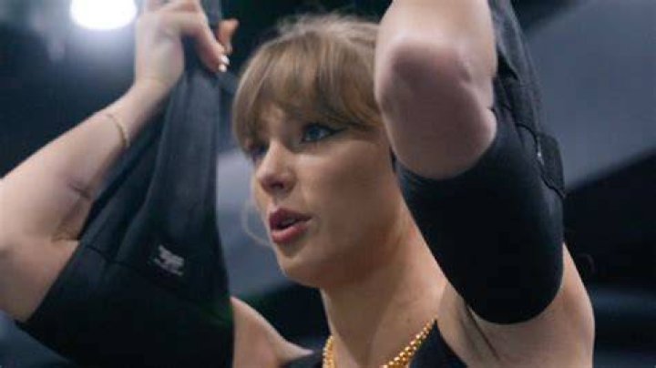 Gym girl Taylor shared her booty scrunch tip that works great with shorts