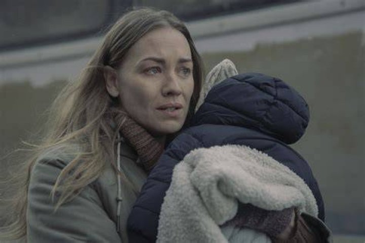 Handmaid Tales Yvonne Strahovski Is Pregnant With 2nd Child