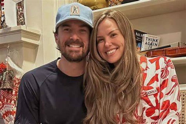 Hannah Brown Reveals She Was Diagnosed with Pancreatic Cancer at Age 11 Photo 4666351