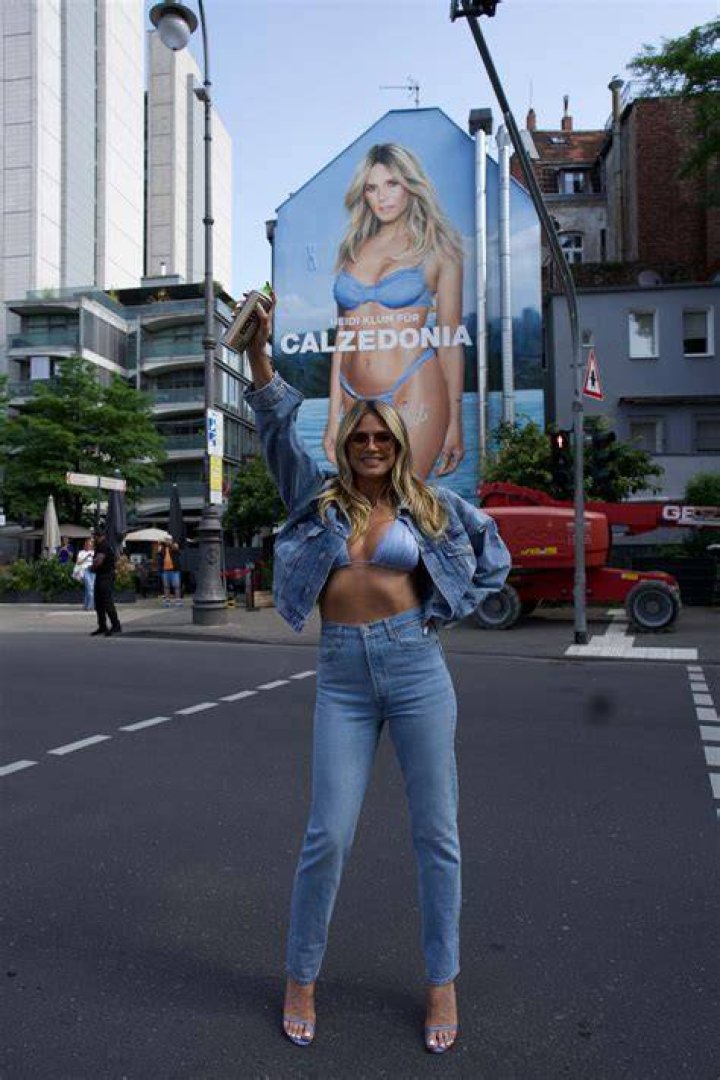 Heidi posed for new bikini shots during her Italian vacation