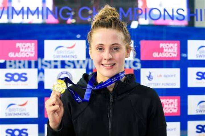 Here, Siobhan O’Connor tries the Curly Girl Method and puts away her straighteners as her dry, lacklustre locks are in need of some TLC