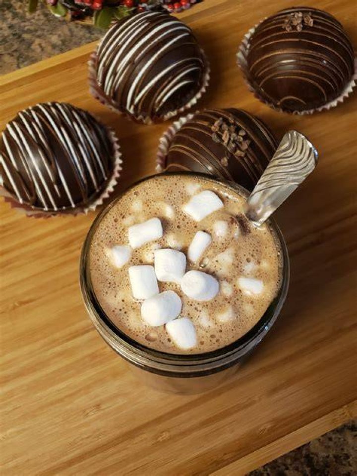 Hot chocolate bombs also come in the form of spoons or fun shapes