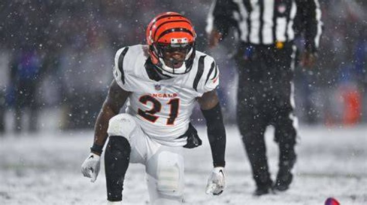 How Old is Mike Hilton? Wikipedia, Biography, Salary, Net Worth, Parents, Wife, Age, Height
