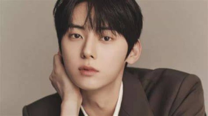 Hwang Minhyun makes solo debut with 'Hidden Side' music video