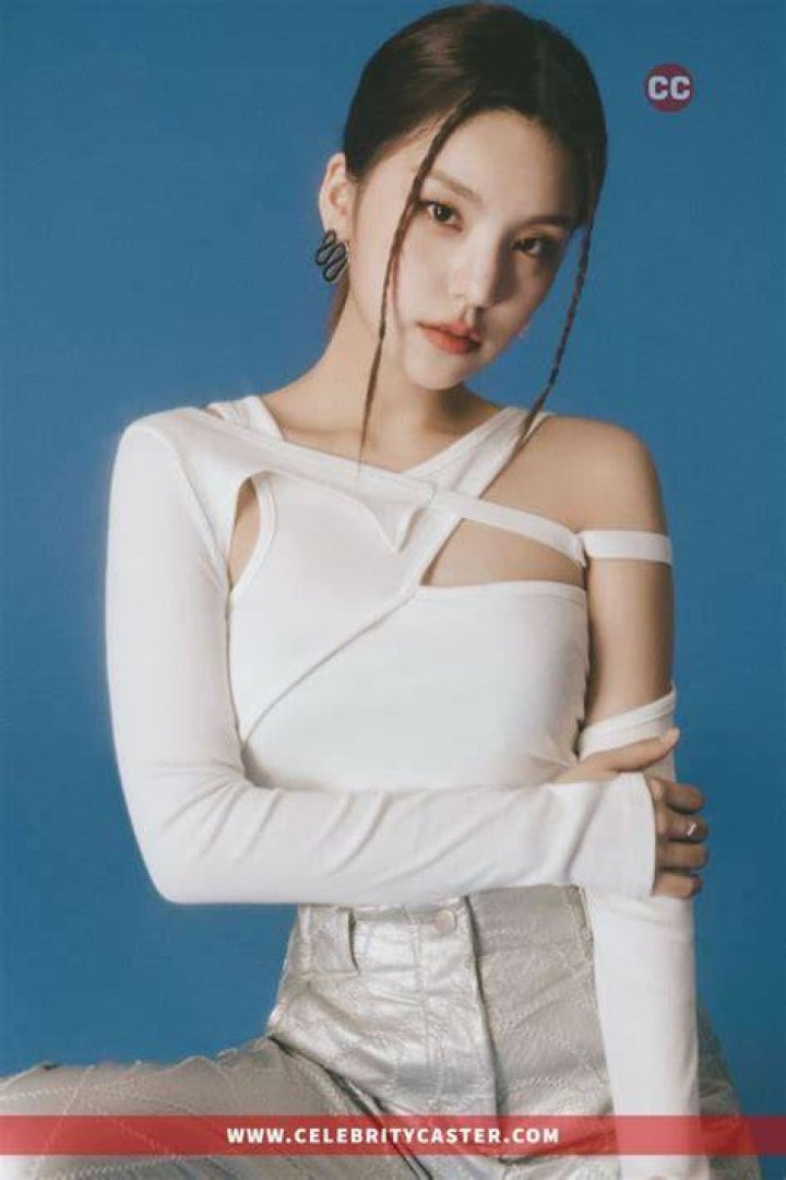 ITZY Yeji Profile, Height, Statistics, Dating, Facts & Information (Updated) unnielooks