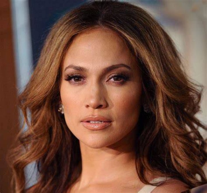Jennifer Lopez's top 5 vintage fashion moments from the 1990s and 2000s Vogue France