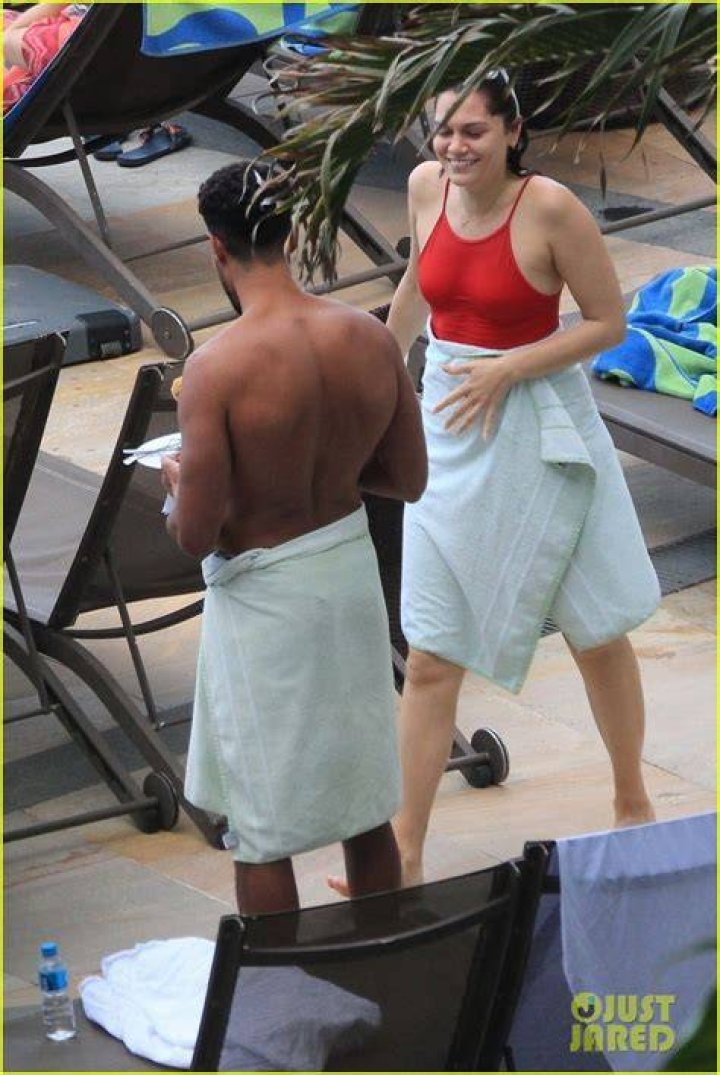 Jessie J in the pool