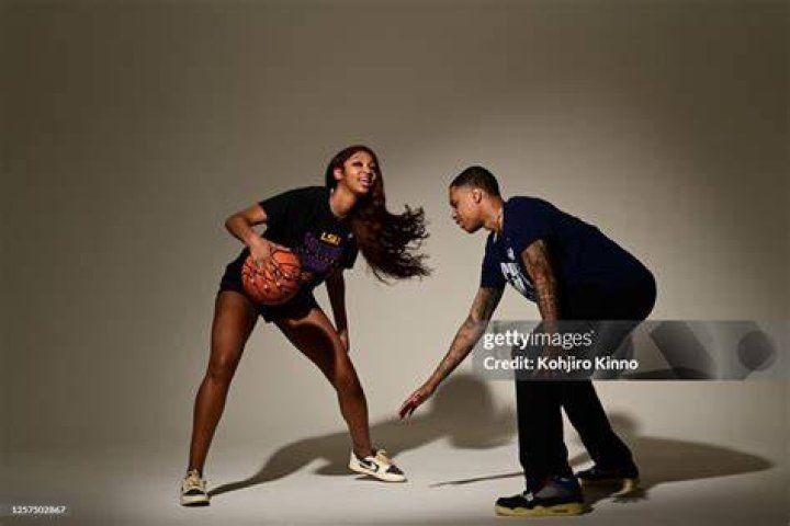 Jordan Hawkins and ANgel Reese mocking moment