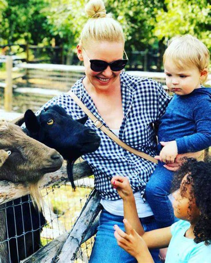 Katherine Heigl & Josh Kelley Zoo Visit with Naleigh! Photo 2592725 Celebrity Babies, Josh