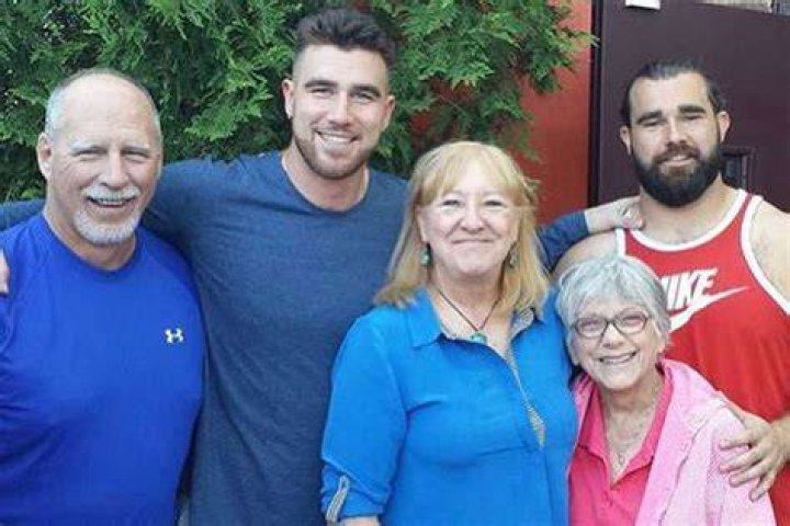 Kelce Brothers&rsquo; Parents Make Decision Between Chiefs, Eagles Games on Sunday Sports Illustrated