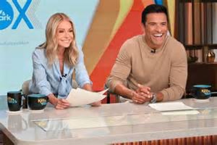 Kelly Ripa's producing partner Albert Bianchini has cussed out and flipped off the Live host as she drops to the floor in a wild behind-the-scenes video