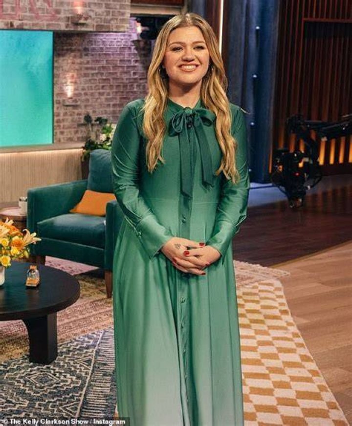 Kelly wore a stunning green dress that flaunted her weight loss