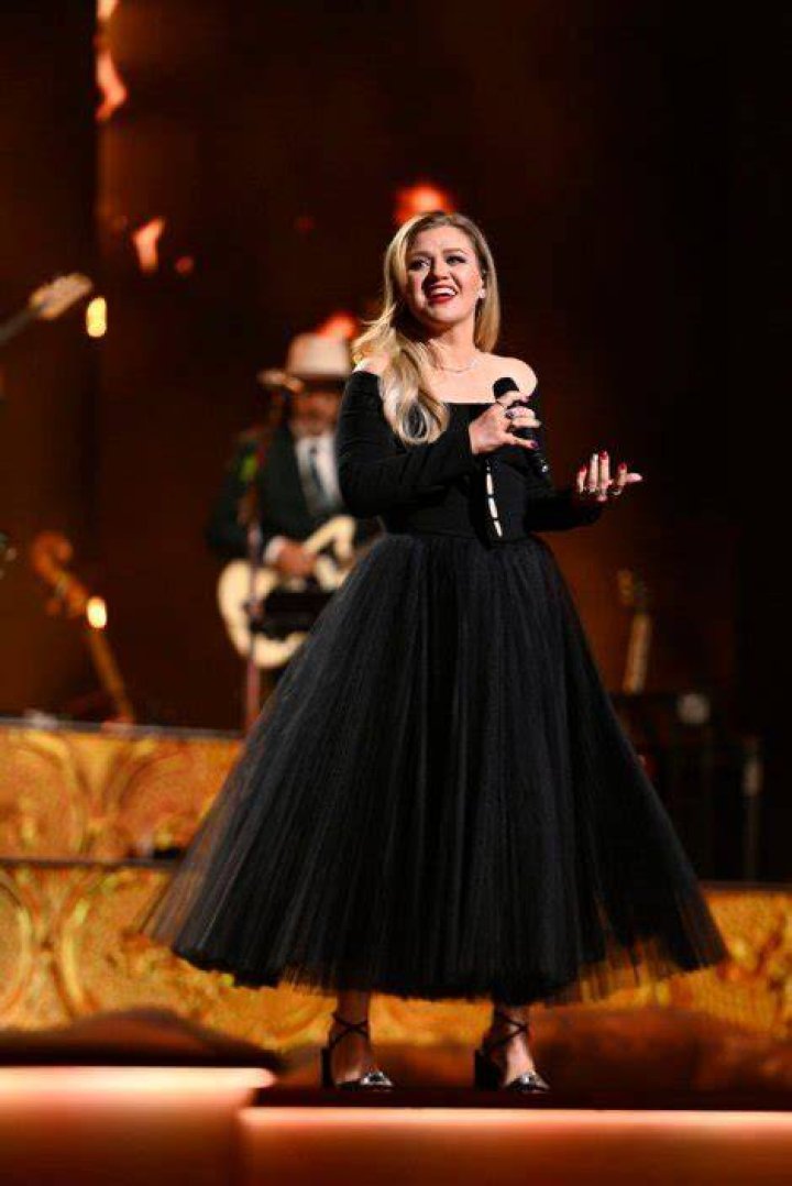 Kelly wore another holiday-appropriate dress at the Christmas Tree Lighting