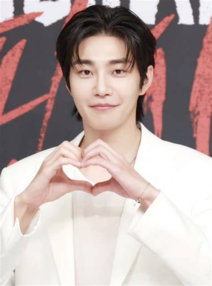 Kim Jae Young Is A Chaebol Heir And AList Star Who Wants Park Min Young To Be His Fake Wife In