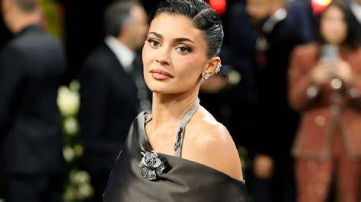 Kylie Jenner stunned as she shared sexy new topless pictures