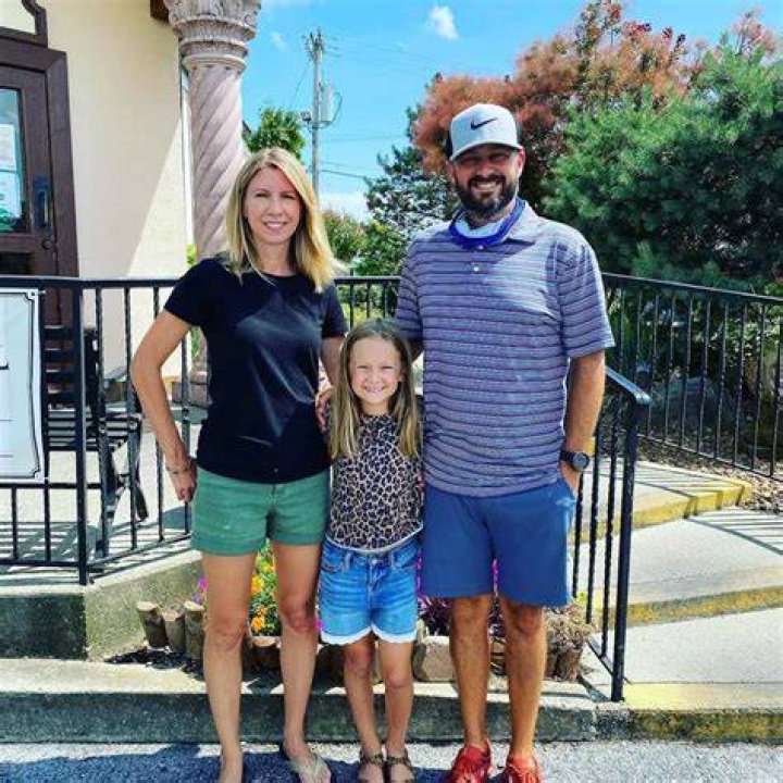 Laura BainesBargatze (Wife Of Nate Bargatze) Wiki, Biography, Age, Boyfriend, Family, Facts And