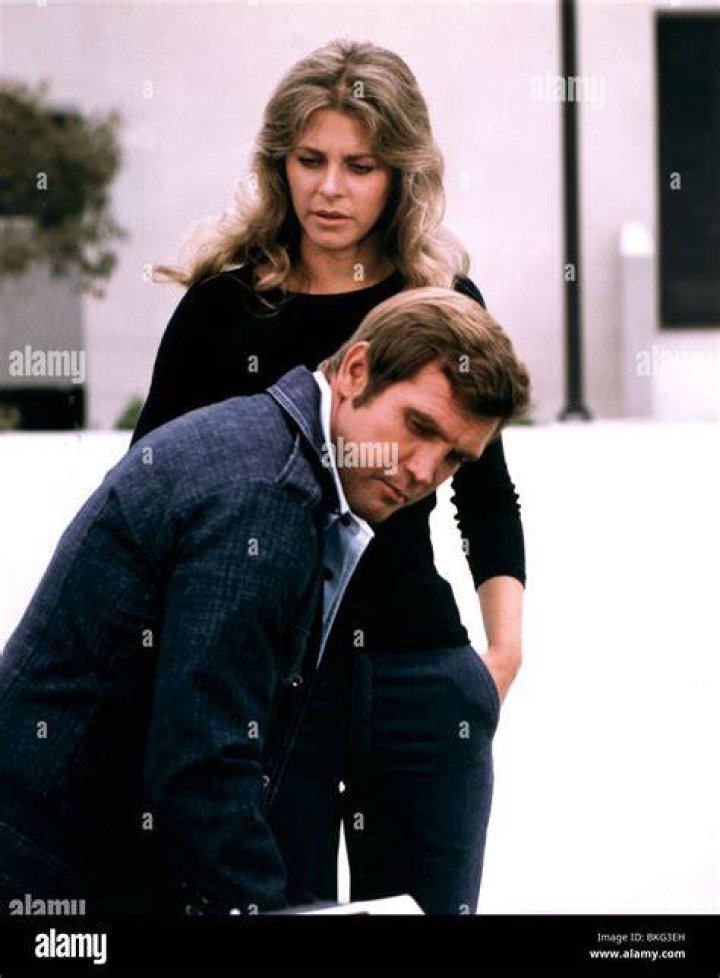 Lindsay Wagner Bionic Woman Lee Majors Glossy 8X10 Photo Zjc 16 on eBid Australia 210390161