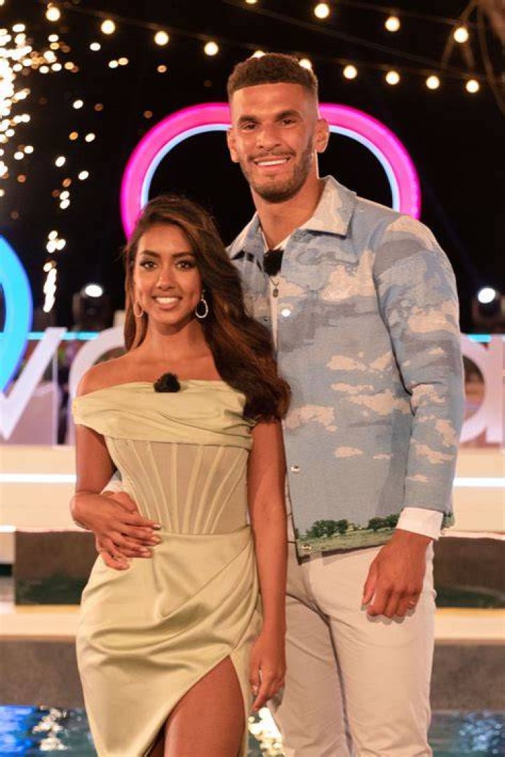 &lsquo;Love Island U.K.&rsquo; Couples Who Left the Show in Relationships: Where Are They Now?
