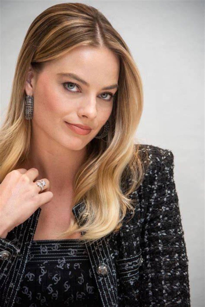 Margot Robbie &ldquo;Bombshell&rdquo; Press Conference Photoshoot (more photos) &bull; CelebMafia